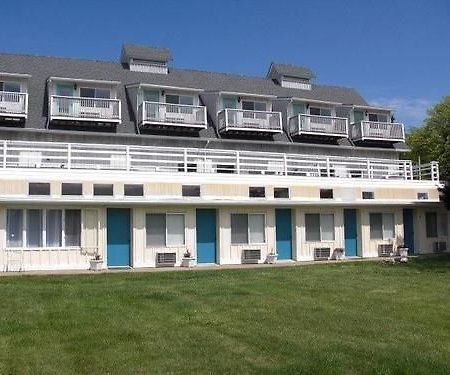 The Windswept Inn Чарлстаун Екстериор снимка