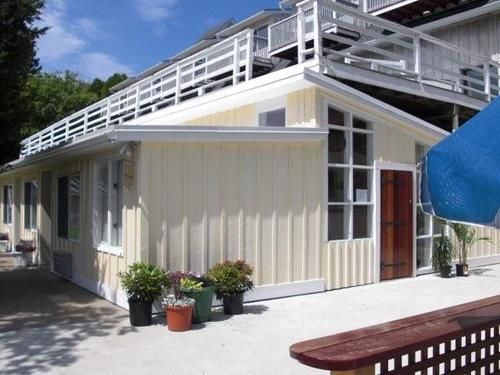The Windswept Inn Чарлстаун Екстериор снимка